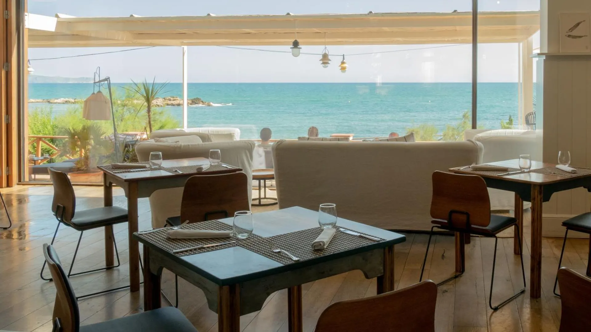 Hostal Empuries L'Escala Hotel